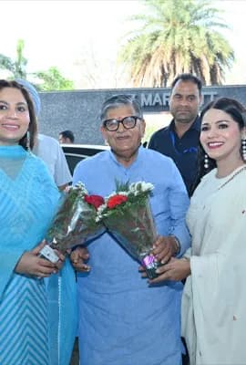 Chief guest welcomed with a bouquet